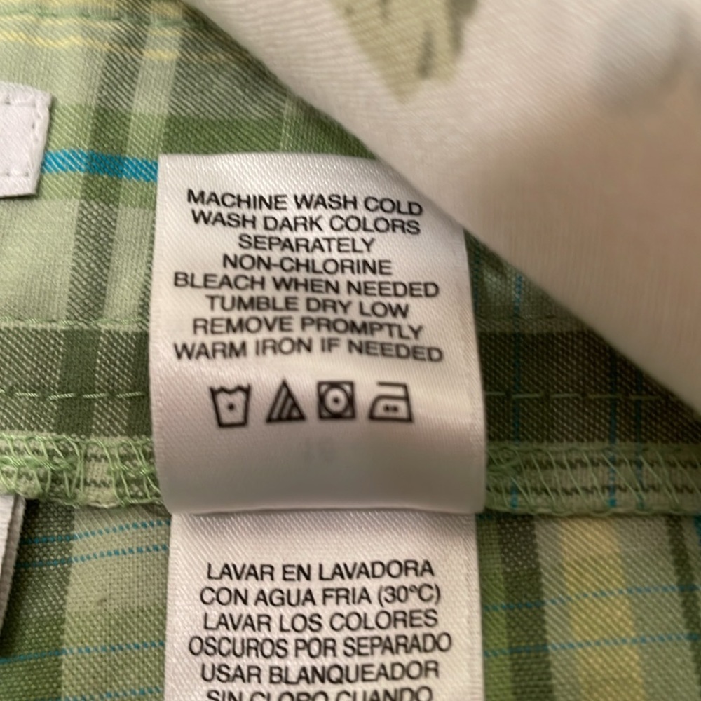 Liz & Co. shorts, Bermuda-style, shades of green, size 16! - Picture 6 of 6